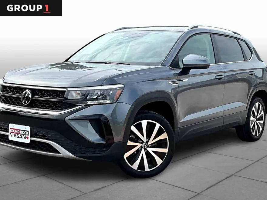 2024 Volkswagen Taos SE photo 1