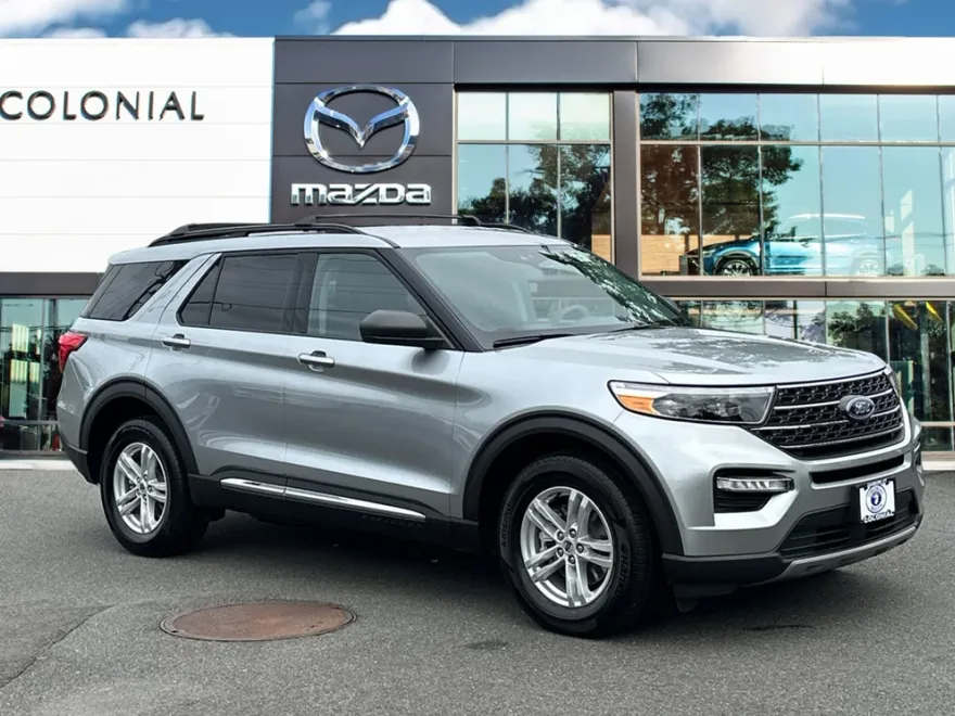 2024 Ford Explorer XLT photo 1