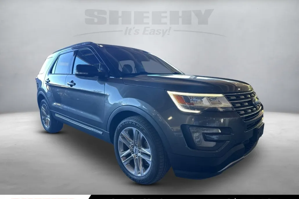 2017 Ford Explorer XLT photo 1
