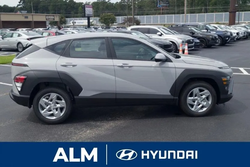2026 Hyundai Kona SE photo 1