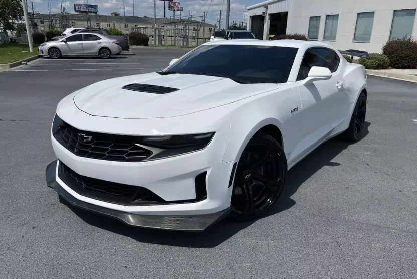 2021 Chevrolet Camaro LT1 photo 1