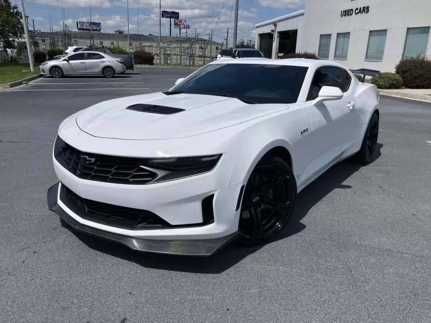 2021 Chevrolet Camaro LT1 photo 1