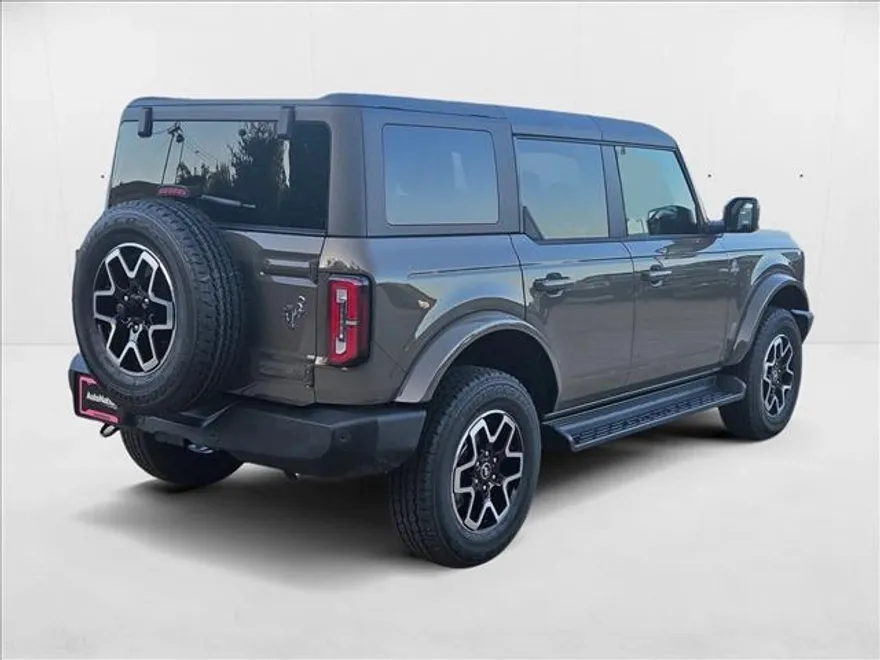 2025 Ford Bronco Outer Banks photo 1