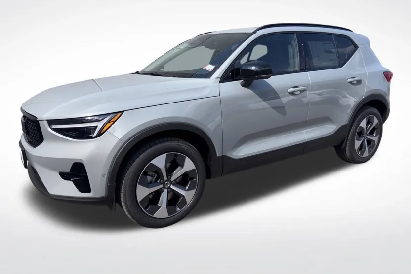 2026 Volvo XC40 Plus photo 1