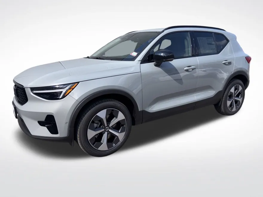 2026 Volvo XC40 Plus photo 1