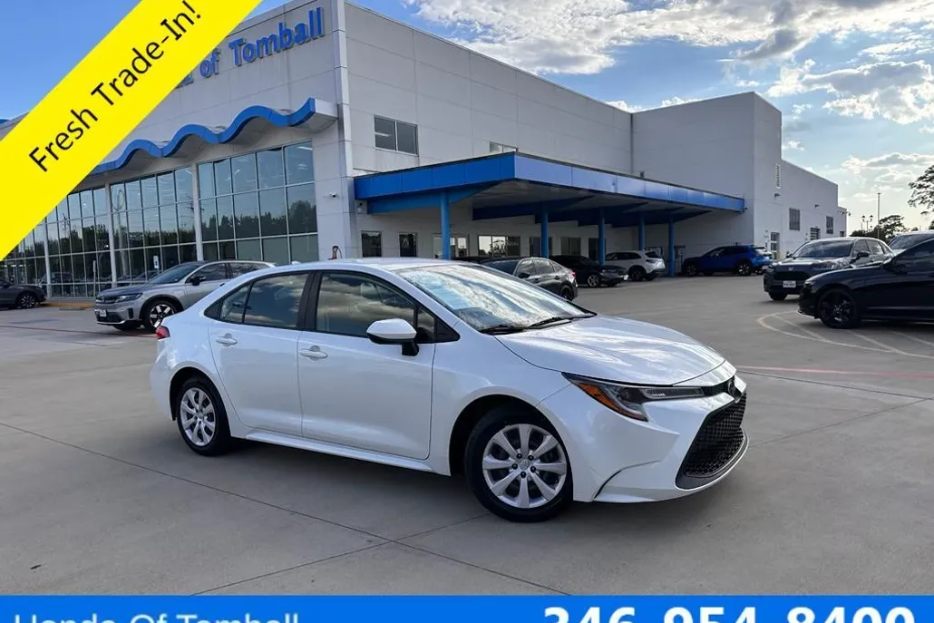 2021 Toyota Corolla LE photo 1