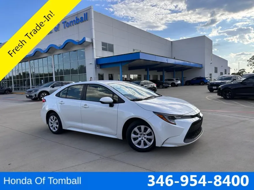 2021 Toyota Corolla LE photo 1