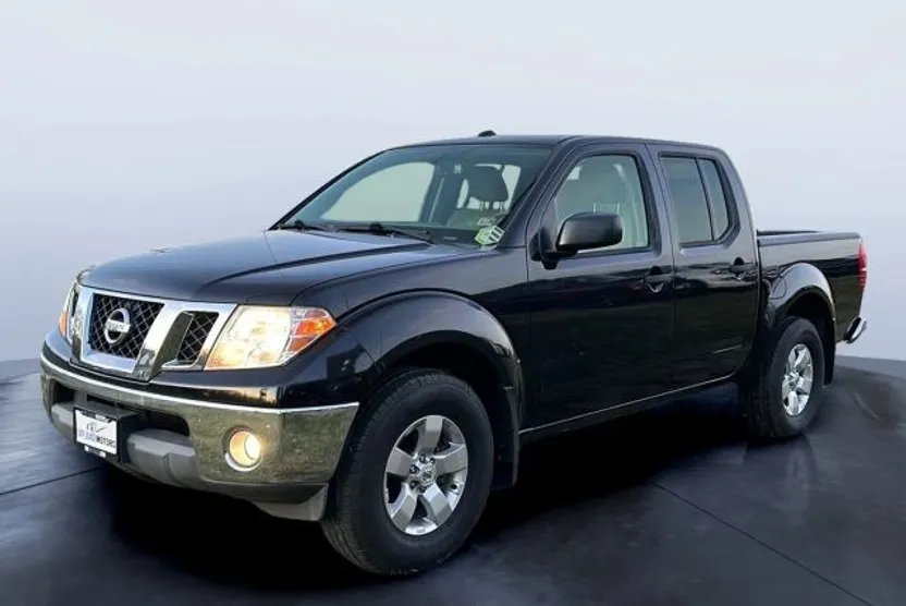 2011 Nissan Frontier Crew Cab SV photo 1