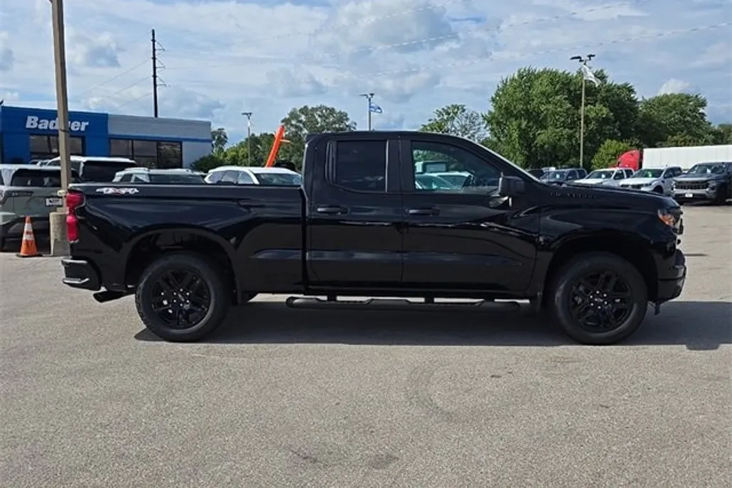 2026 Chevrolet Silverado 1500 Custom photo 1