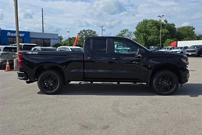 2026 Chevrolet Silverado 1500 Custom photo 1