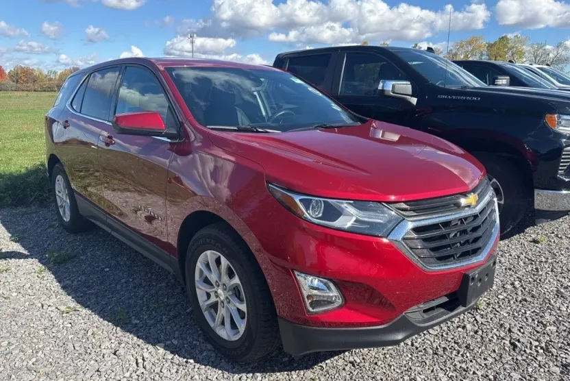 2020 Chevrolet Equinox LT photo 1