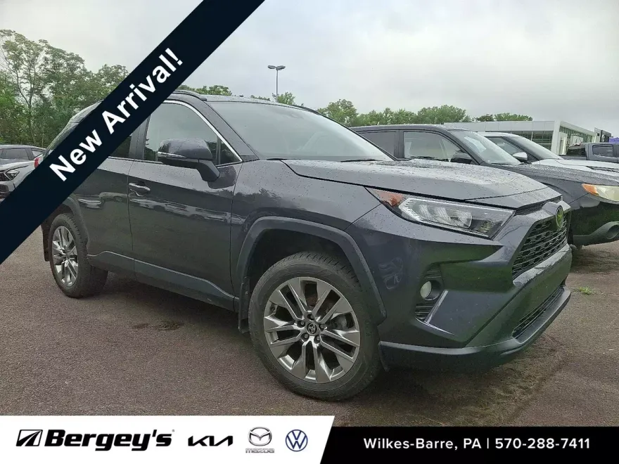 2021 Toyota RAV4 XLE Premium photo 1