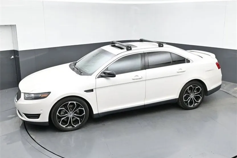 2013 Ford Taurus SHO photo 1