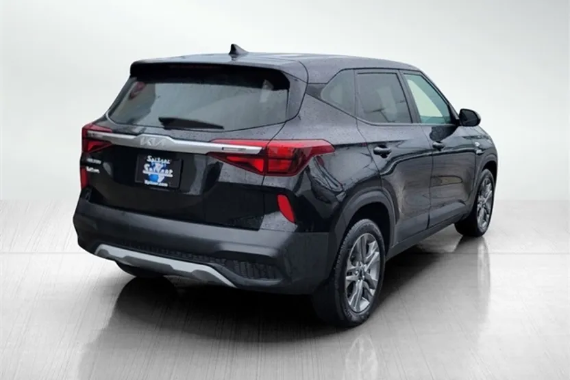 2023 Kia Seltos LX photo 1