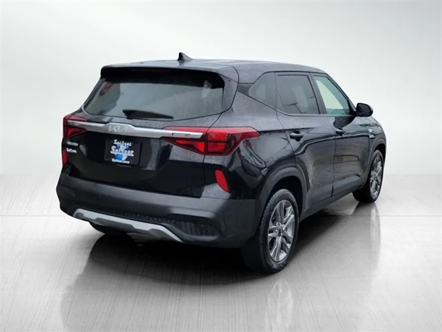 2023 Kia Seltos LX photo 1