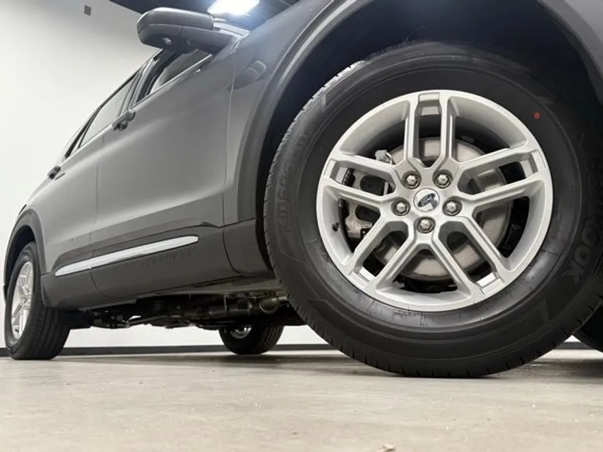 2025 Ford Explorer photo 1
