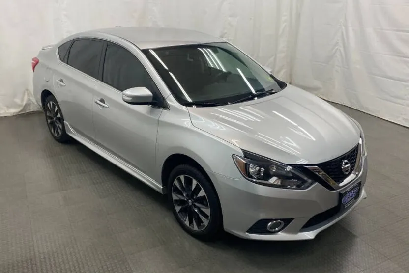 2016 Nissan Sentra SR photo 1