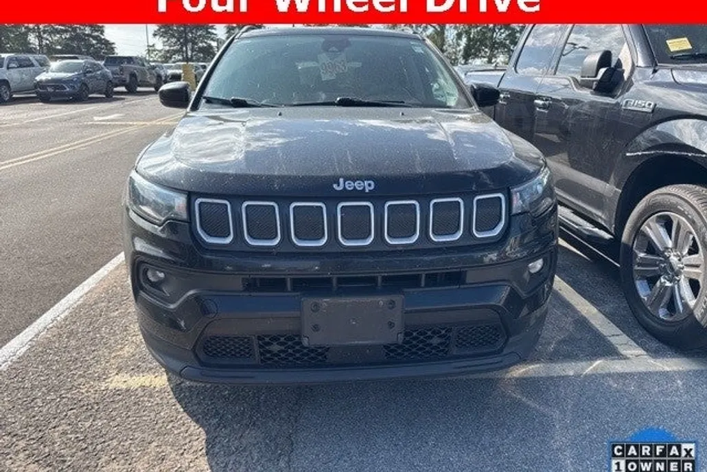 2022 Jeep Compass Latitude Lux photo 1
