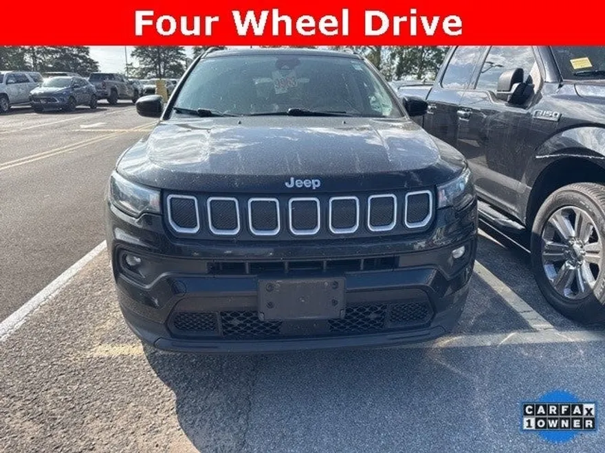 2022 Jeep Compass Latitude Lux photo 1