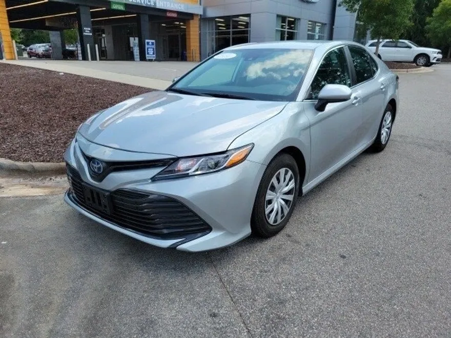 2020 Toyota Camry Hybrid LE photo 1