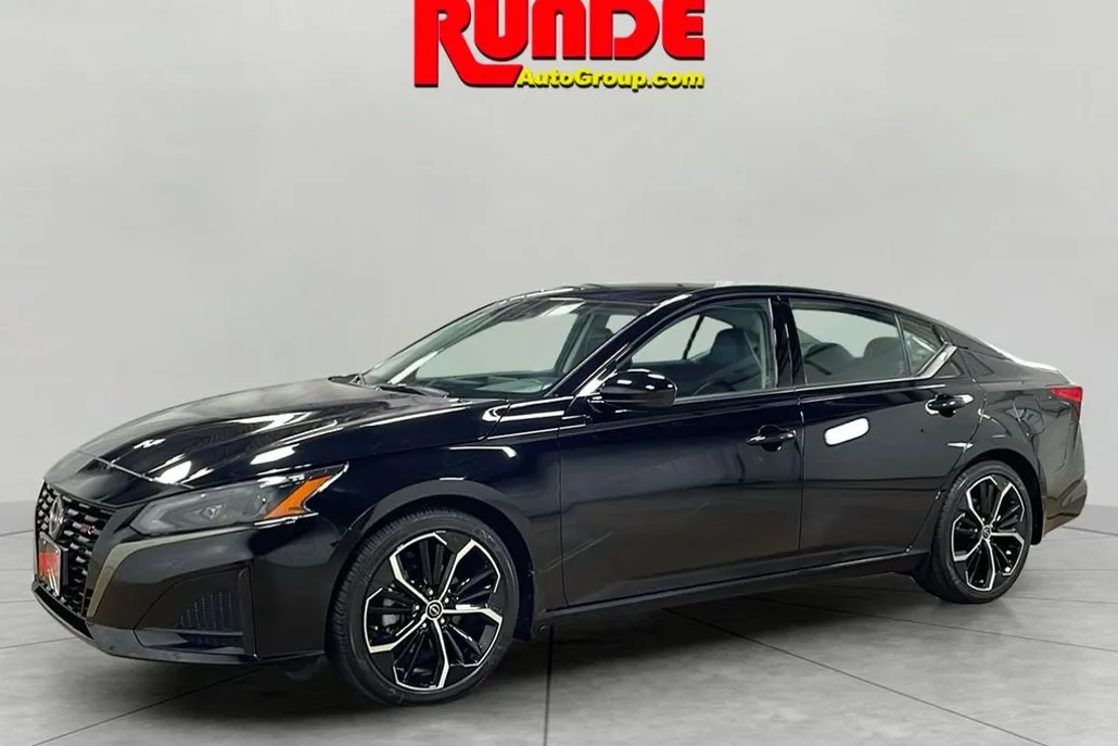 2024 Nissan Altima 2.5 SR photo 1