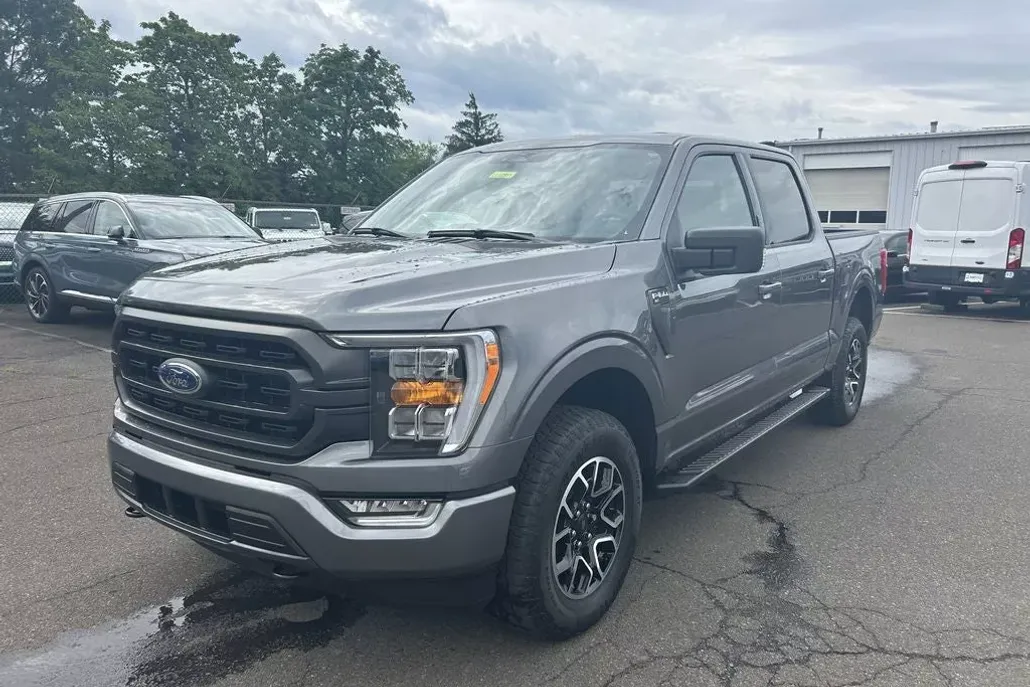 2023 Ford F-150 XLT photo 1