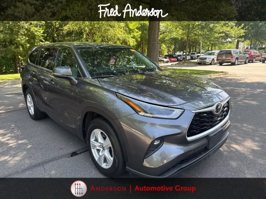 2021 Toyota Highlander LE photo 1
