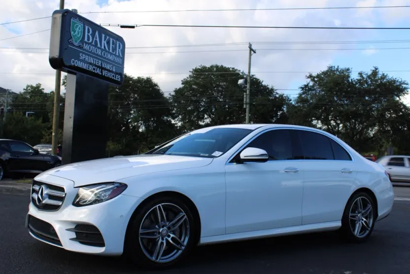 2017 Mercedes Benz E 300 4MATIC Sedan photo 1