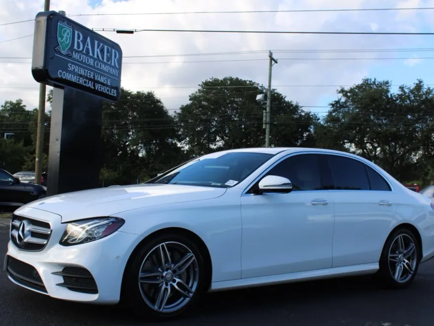 2017 Mercedes Benz E 300 4MATIC Sedan photo 1