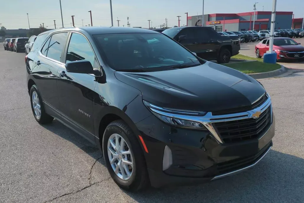 2023 Chevrolet Equinox LT photo 1