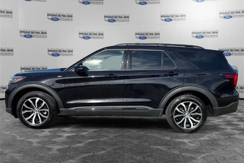 2025 Ford Explorer ST-Line photo 1