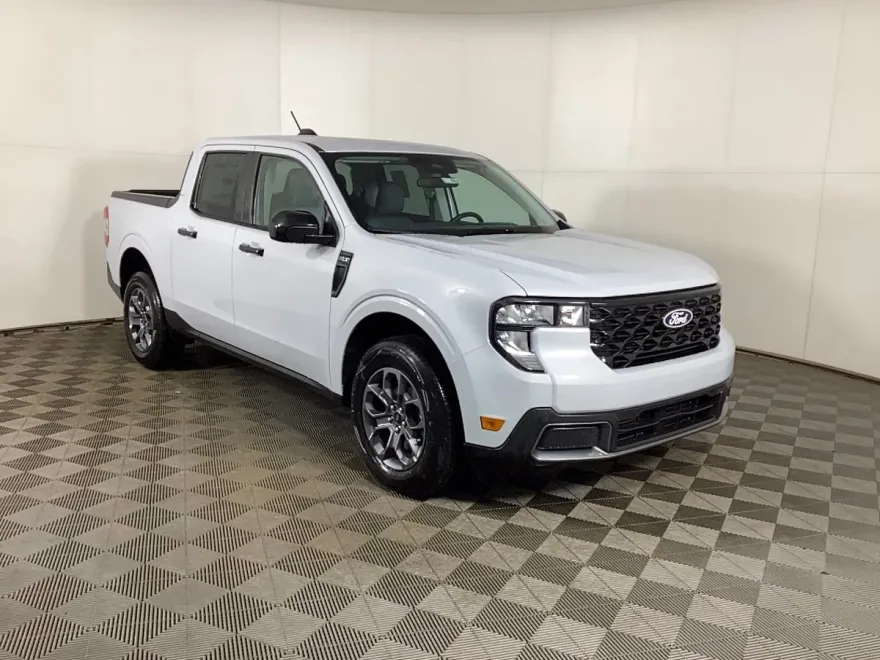 2025 Ford Maverick XLT photo 1