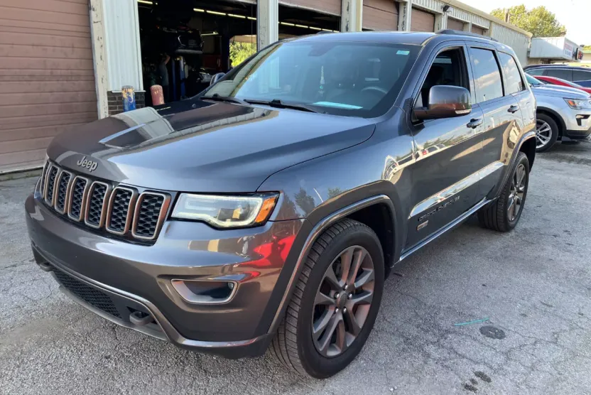 2017 Jeep Grand Cherokee Limited photo 1