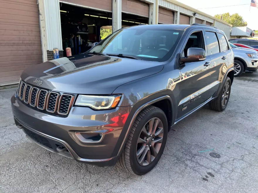 2017 Jeep Grand Cherokee Limited photo 1