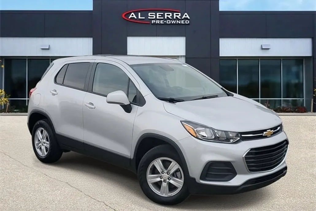 2022 Chevrolet Trax LS photo 1