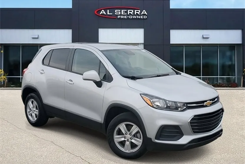 2022 Chevrolet Trax LS photo 1
