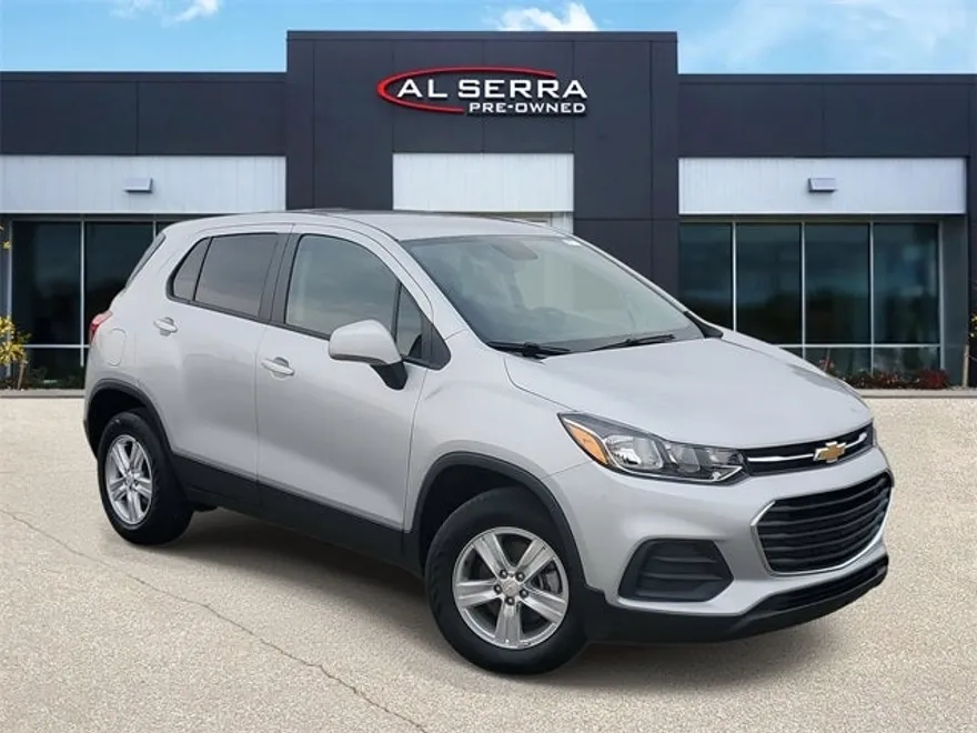 2022 Chevrolet Trax LS photo 1