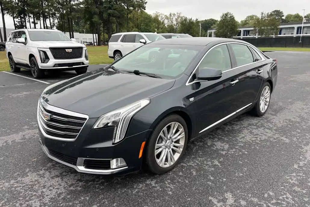 2019 Cadillac XTS Luxury photo 1
