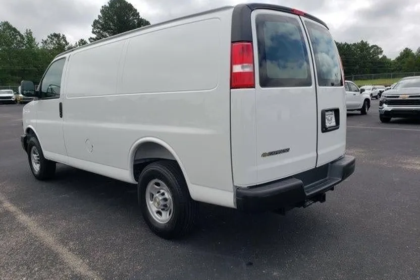 2025 Chevrolet Express Cargo 2500 photo 1