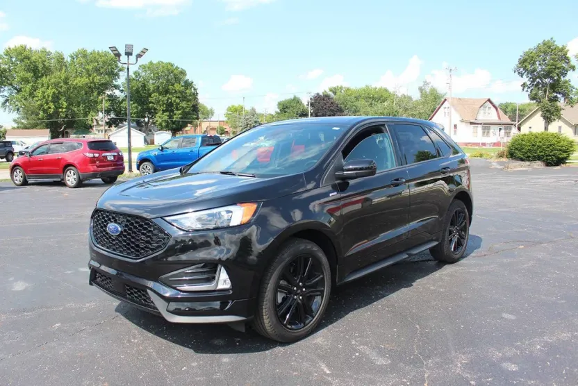 2024 Ford Edge ST photo 1