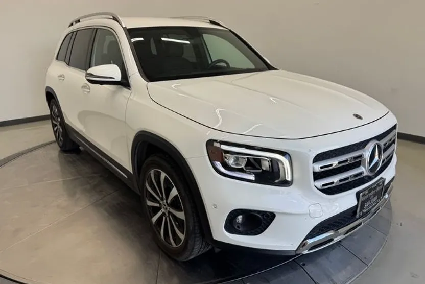 2023 Mercedes Benz GLB 250 photo 1