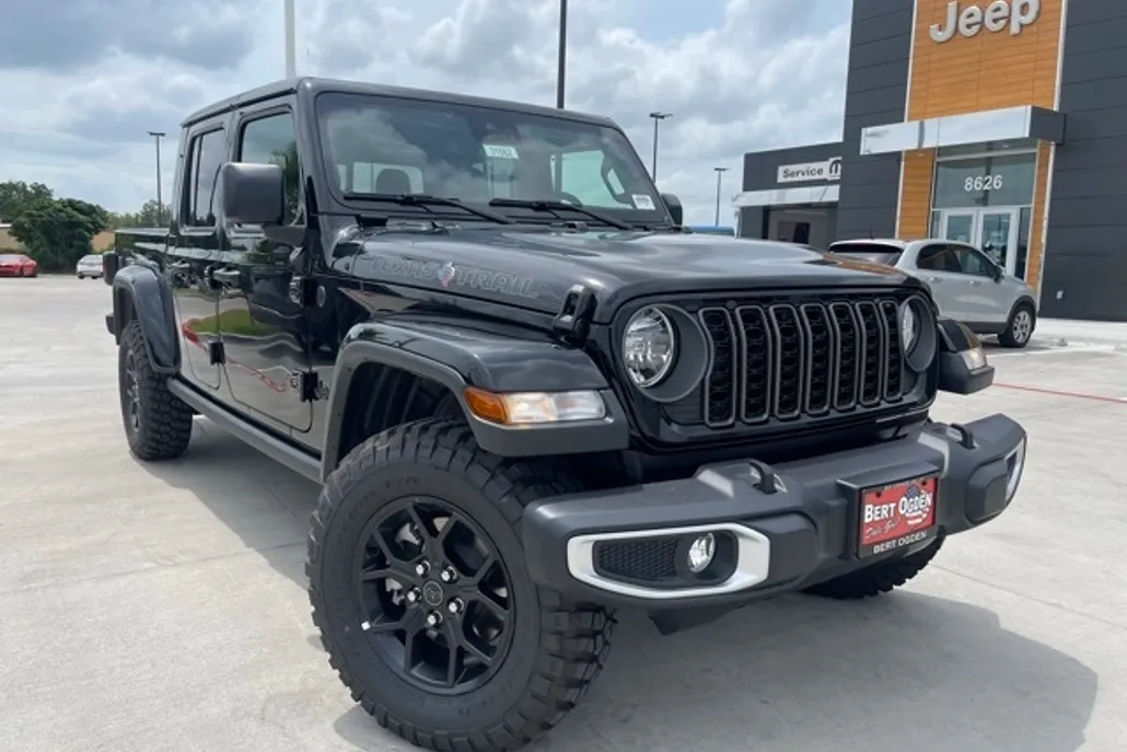 2025 Jeep Gladiator Sport photo 1