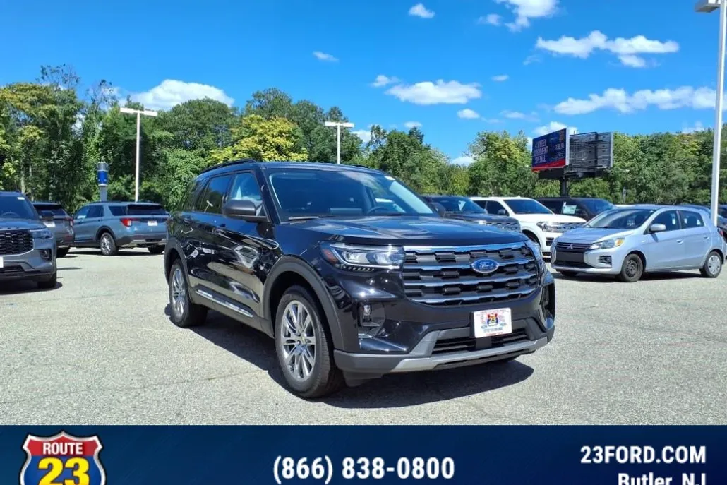 2025 Ford Explorer photo 1