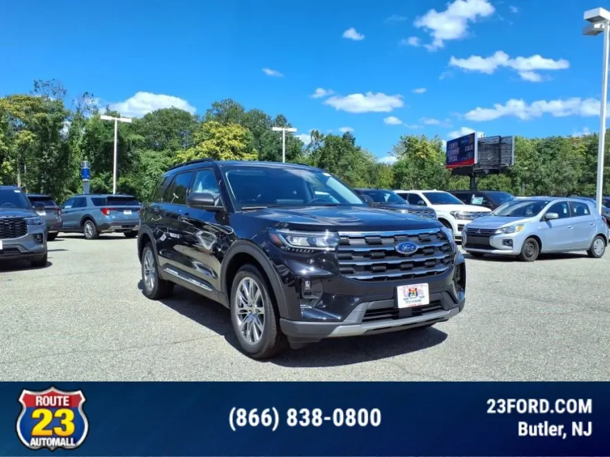 2025 Ford Explorer photo 1