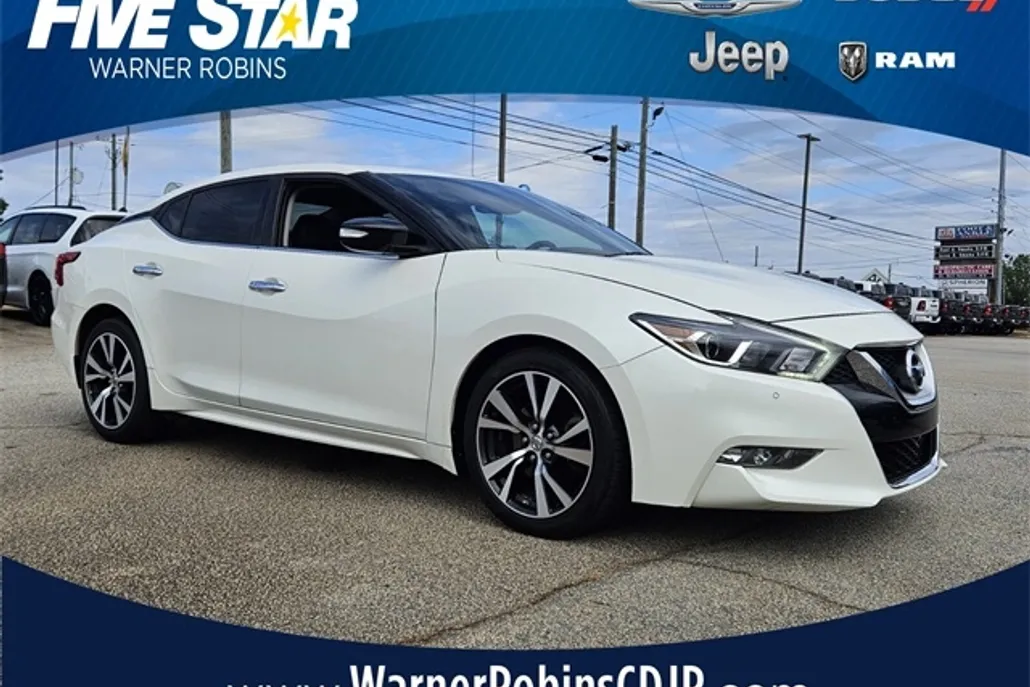 2016 Nissan Maxima SV photo 1