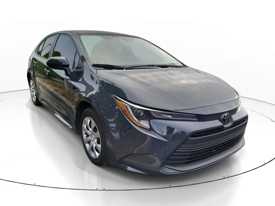 2024 Toyota Corolla LE photo 1
