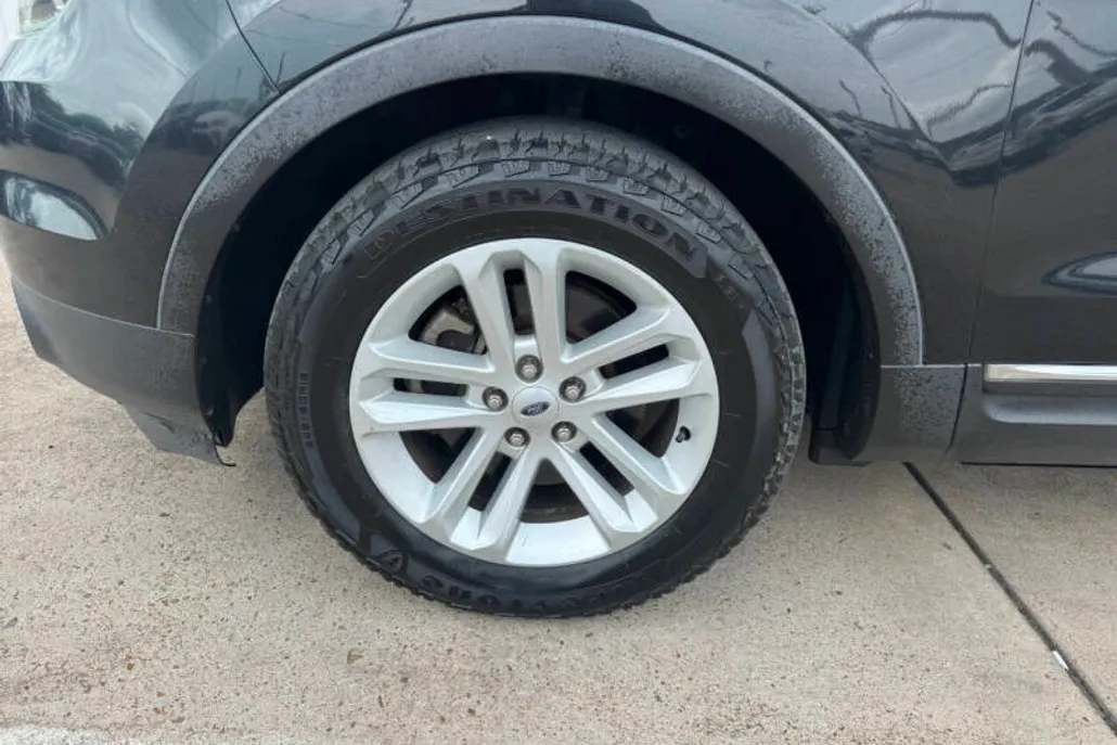 2013 Ford Explorer XLT photo 1