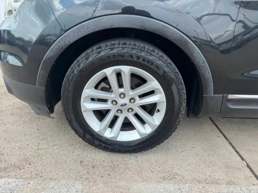 2013 Ford Explorer XLT photo 1
