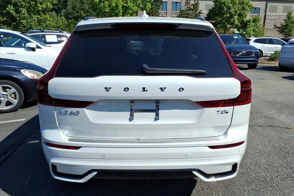 2026 Volvo XC60 T8 Plus photo 1