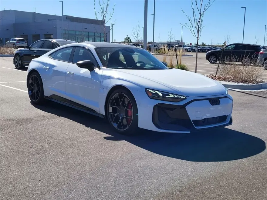 2025 Audi RS e-tron GT Base photo 4
